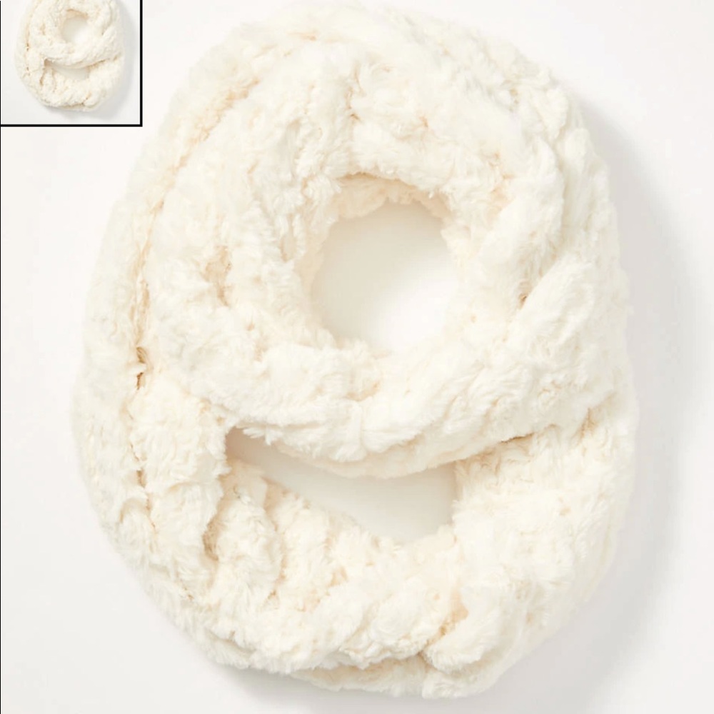 new, with price tag, never worn faux fur LOFT